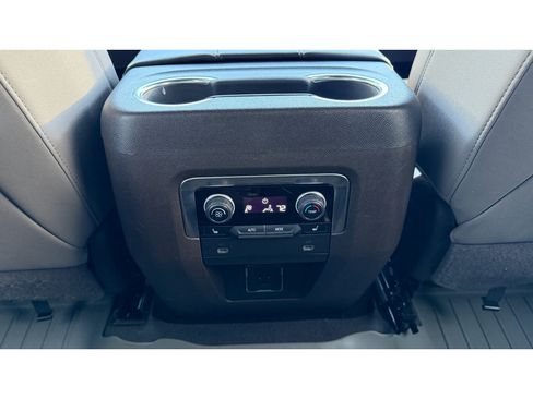 Used 2022 Chevrolet Suburban Z71 w/ Z71 Off-Road Package image 21