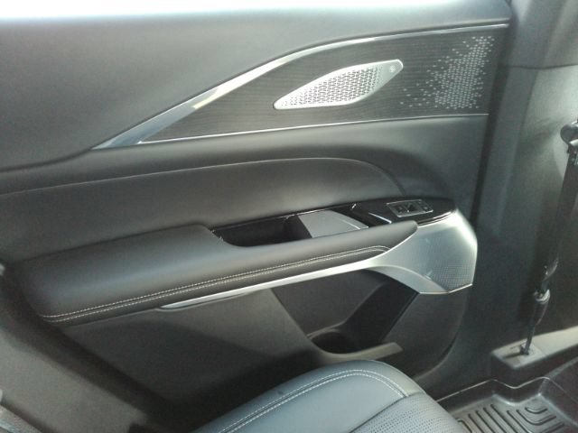 Used 2023 Cadillac Lyriq AWD image 33