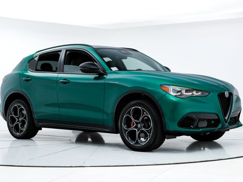 New 2025 Alfa Romeo Stelvio Sprint AWD/4WD image 7