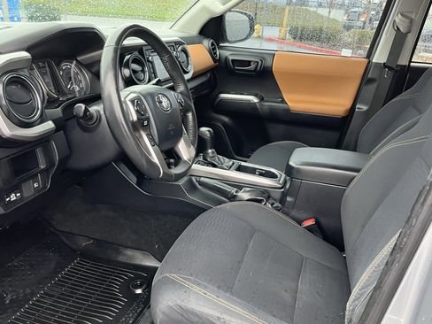 Used 2018 Toyota Tacoma SR5 image 10