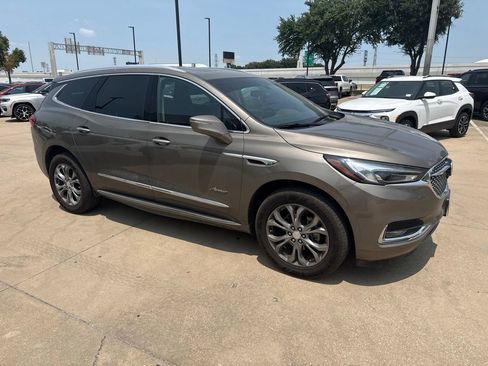 Used 2020 Buick Enclave Avenir w/ Avenir Technology Package FWD image 3