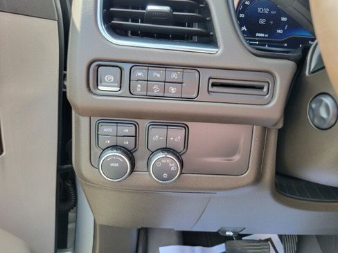 Used 2024 Chevrolet Tahoe Z71 w/ Luxury Package AWD/4WD image 16