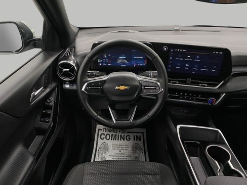 Used 2025 Chevrolet Equinox LT AWD/4WD image 13