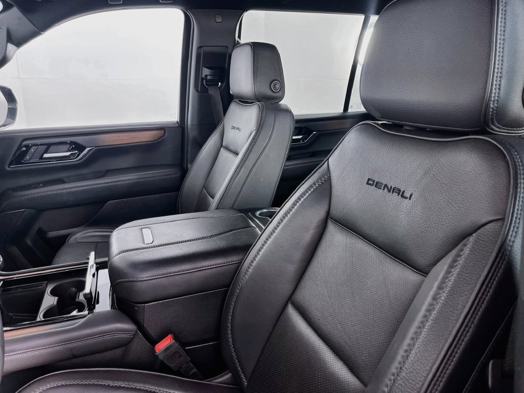 Used 2025 GMC Yukon Denali AWD/4WD image 27