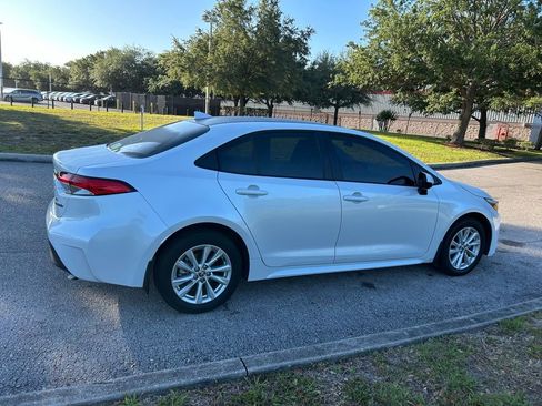Used 2024 Toyota Corolla LE w/ LE Convenience Package FWD image 5