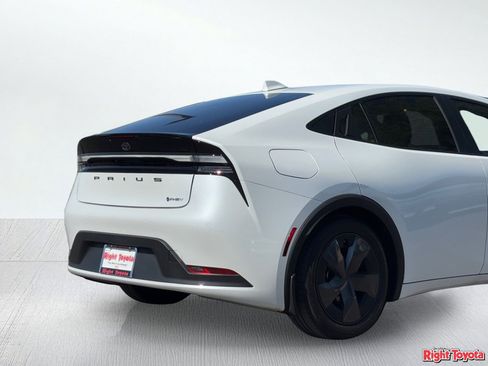 Used 2025 Toyota Prius Plug-In Hybrid FWD image 10