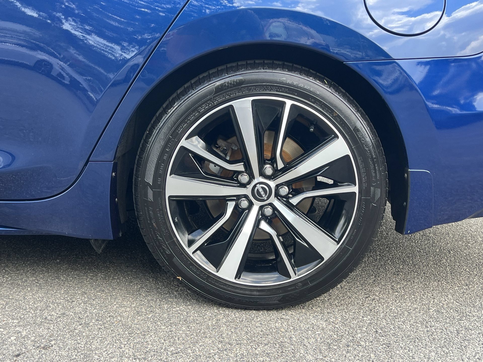 Used 2023 Nissan Maxima SL FWD image 32