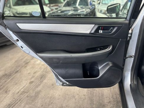 Used 2019 Subaru Outback 2.5i Premium AWD/4WD image 9