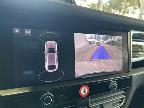 Used 2024 Porsche Macan image 9