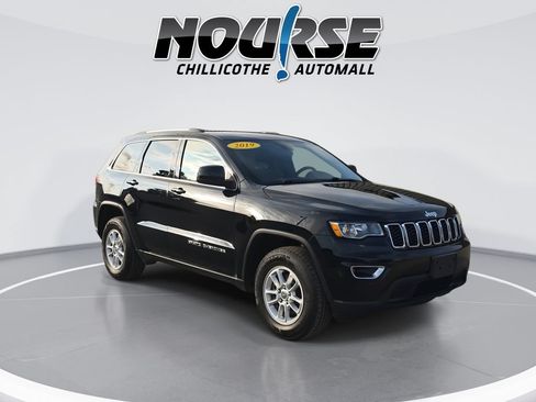 Used 2019 Jeep Grand Cherokee Laredo w/ Security & Convenience Group AWD/4WD image 2