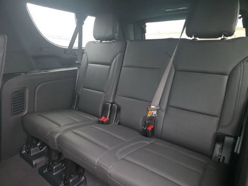 Used 2025 Chevrolet Suburban Z71 AWD/4WD image 29