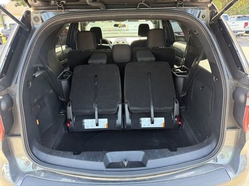 Used 2018 Ford Explorer XLT AWD/4WD image 11