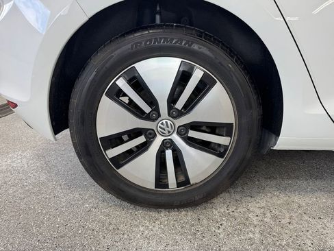 Used 2016 Volkswagen e-Golf SE w/ DC Fast Charging Package FWD image 24
