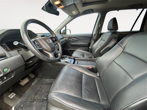 Used 2022 Honda Pilot Touring image 9