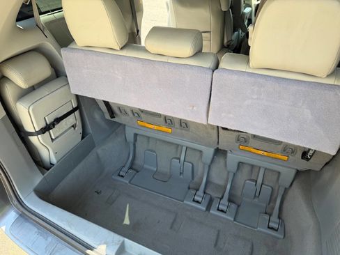 Used 2011 Toyota Sienna LE FWD image 18