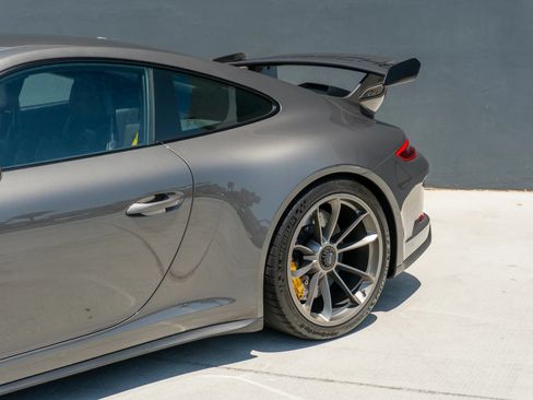 Used 2018 Porsche 911 GT3 RWD image 25