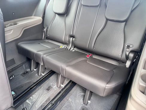 New 2026 Kia Carnival image 25