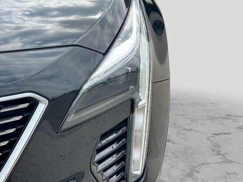 Used 2019 Cadillac XT4 Premium Luxury w/ Cold Weather Package FWD image 10