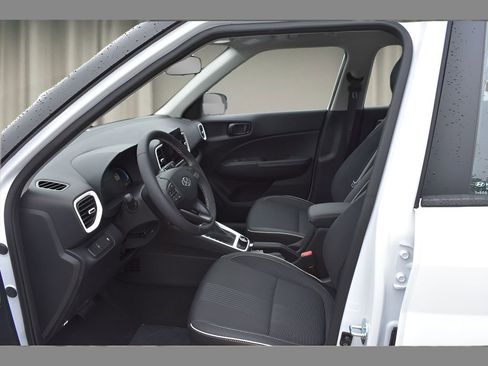 New 2025 Hyundai Venue Limited FWD image 10