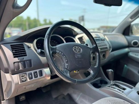 Used 2011 Toyota Tacoma PreRunner image 12