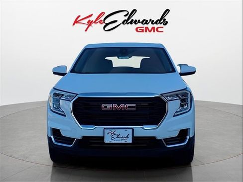 Used 2024 GMC Terrain SLE image 2