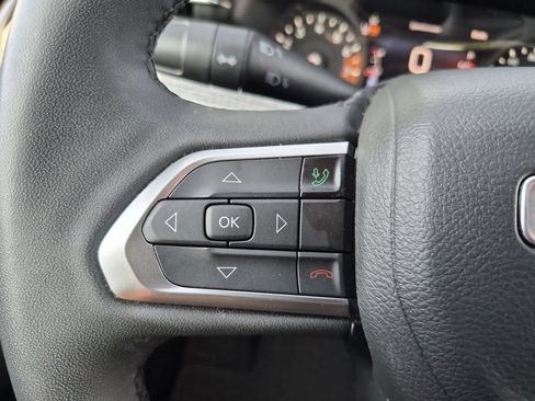 Used 2025 Jeep Compass Latitude w/ Sun & Sound Group AWD/4WD image 20