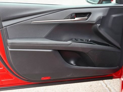 Used 2025 Toyota Camry SE image 9