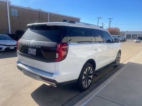 Used 2025 Ford Expedition Platinum w/ Driver's Package image 3