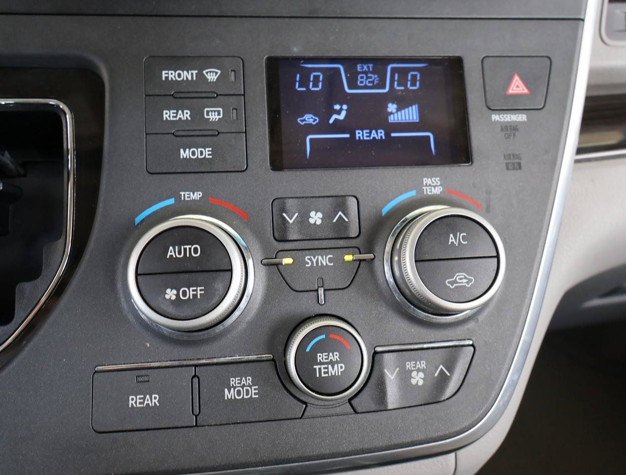 Used 2015 Toyota Sienna XLE FWD image 50