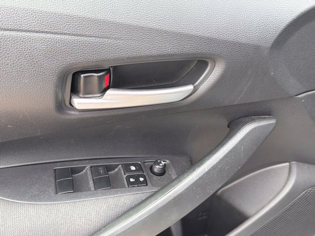 Used 2020 Toyota Corolla LE FWD image 19
