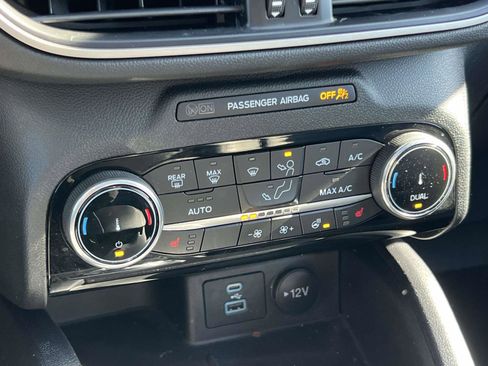 Used 2022 Ford Escape SEL image 11