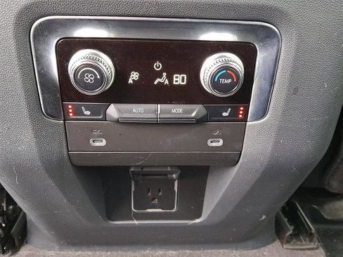 Used 2022 GMC Yukon XL Denali w/ Advanced Technology Package image 12