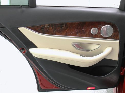 Used 2017 Mercedes-Benz E 300 image 41