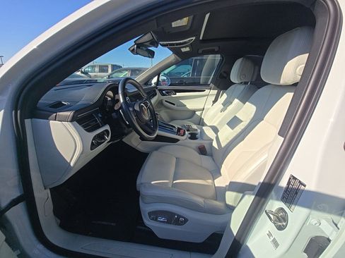 Used 2023 Porsche Macan AWD/4WD image 10