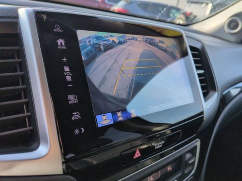 Used 2018 Honda Pilot Touring image 29