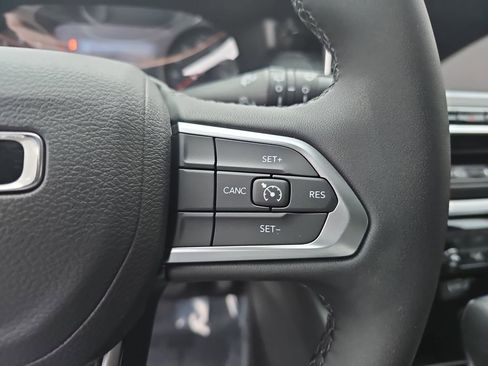 New 2026 Jeep Compass Latitude image 18