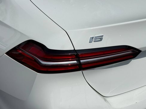 Used 2024 BMW i5 eDrive40i w/ Premium Package RWD image 10