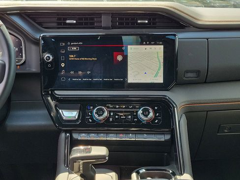 Used 2024 GMC Sierra 1500 AT4 w/ Technology Package AWD/4WD image 18