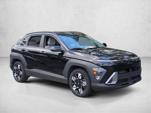 Used 2025 Hyundai Kona SEL FWD image 3