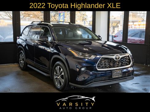 Used 2022 Toyota Highlander XLE image 3