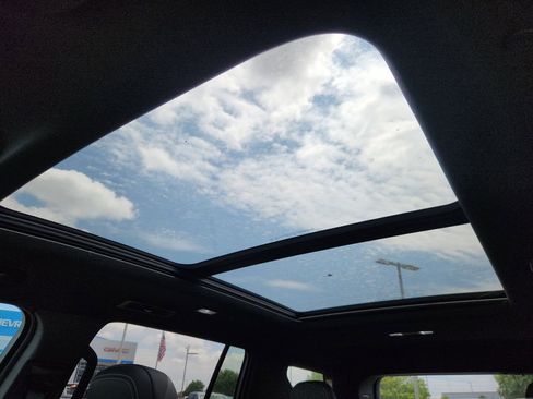 New 2025 Chevrolet Traverse LT w/ Sun and Wheel Package image 24