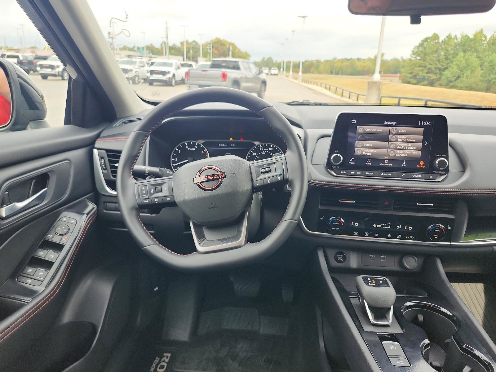 Used 2025 Nissan Rogue SV AWD/4WD image 13