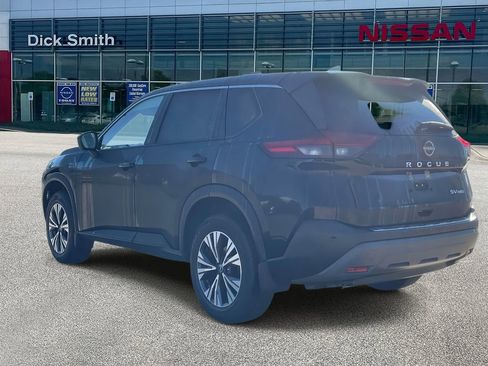 Used 2023 Nissan Rogue SV image 4