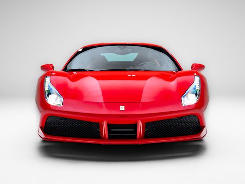 Used 2018 Ferrari 488 GTB RWD image 3