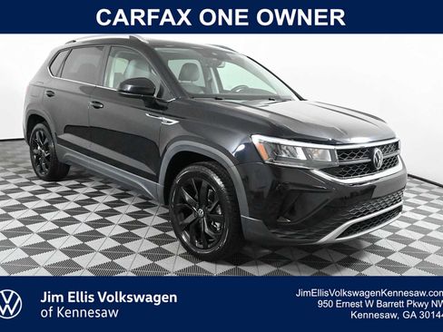 Certified 2022 Volkswagen Taos SE FWD image 1