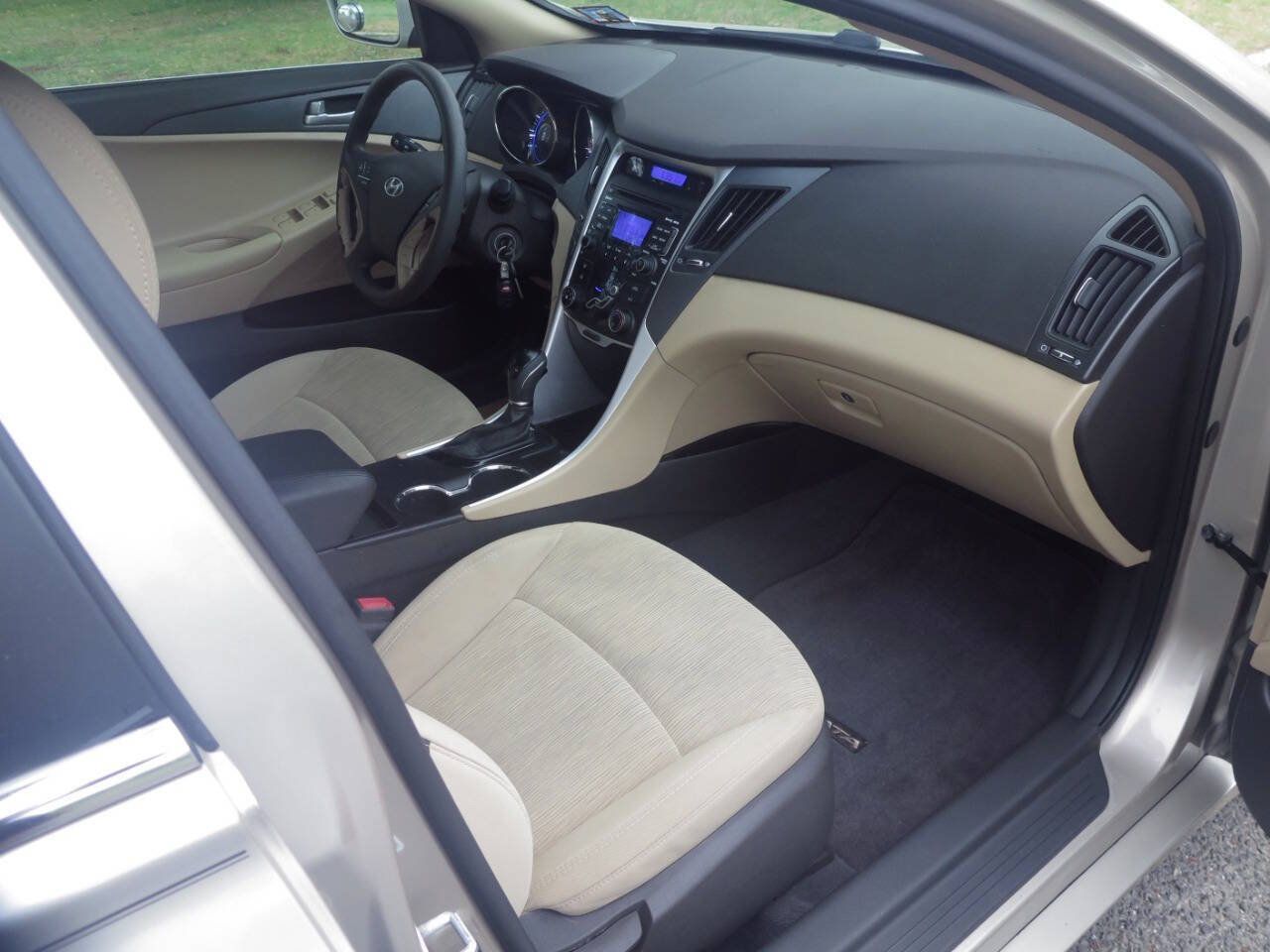 Used 2011 Hyundai Sonata GLS FWD image 16