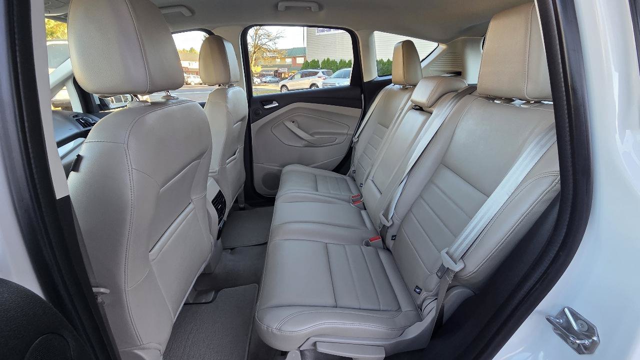 Used 2015 Ford C-MAX SEL w/ Equipment Group 302A FWD image 16