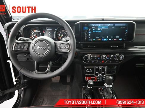 Used 2026 Jeep Wrangler Unlimited Rubicon AWD/4WD image 11