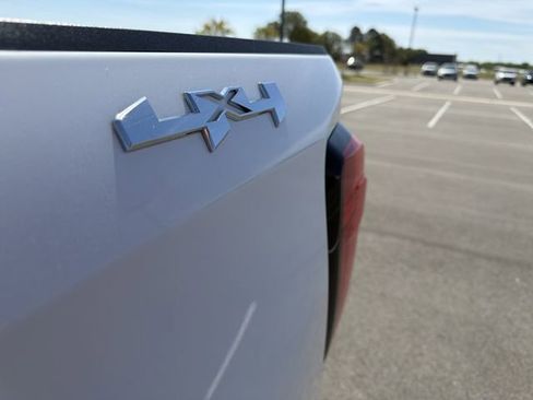 Used 2025 GMC Sierra 1500 SLT AWD/4WD image 40