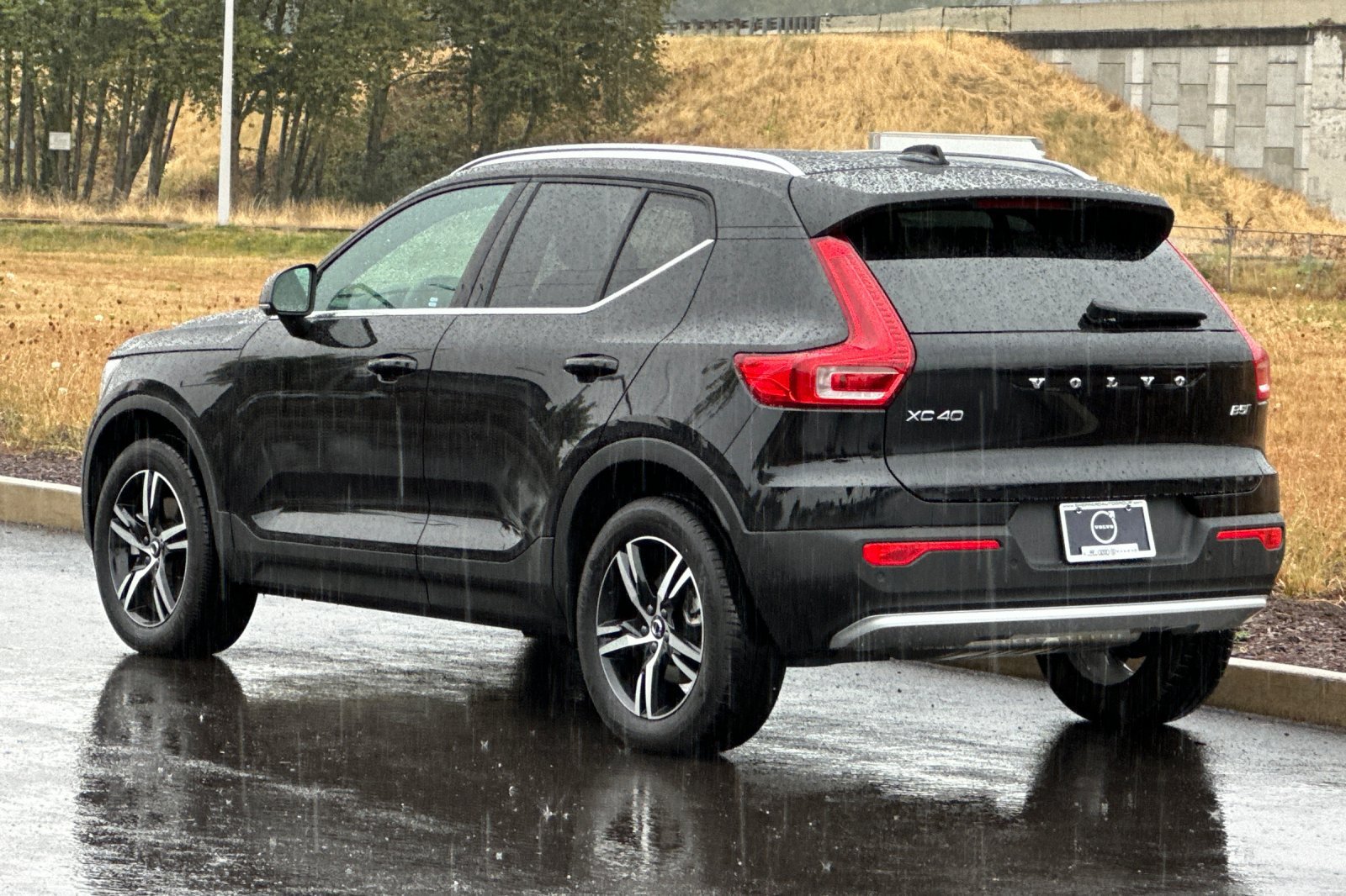 Used 2025 Volvo XC40 B5 Core AWD/4WD image 5